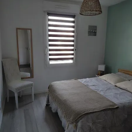 Maison La Gachere Proche Mer, Foret 펜션 *